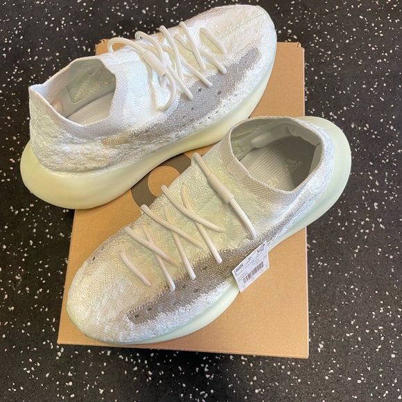 Yeezy Boost 380 CalGlo Size 10 fits Women’s 9-9.5 - Picture 4 of 9